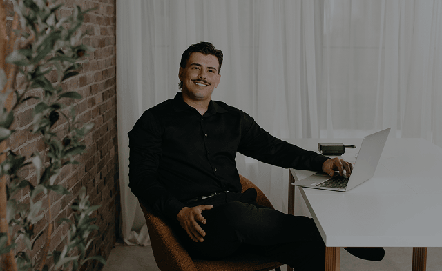 Man in suit offering free home evaluation